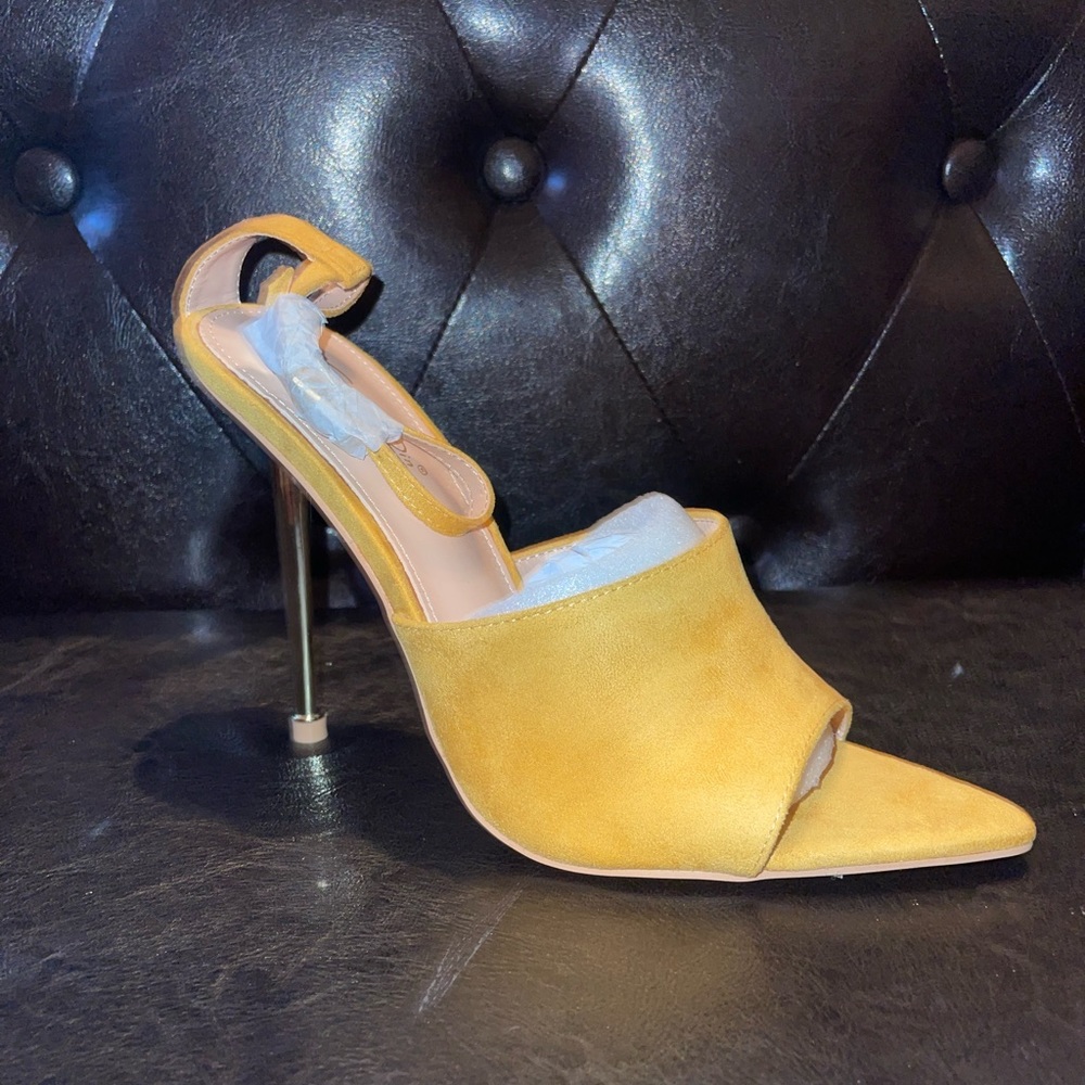 Gold/ Mustard Size 10 heel